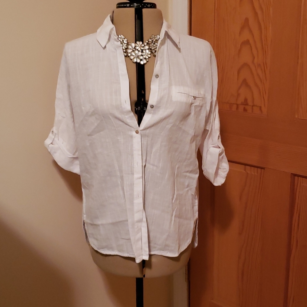 NWT White rolled sleve button up shirt